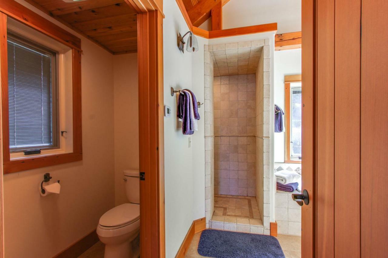 Bottle Bay Lakefront Lodge Sandpoint Buitenkant foto