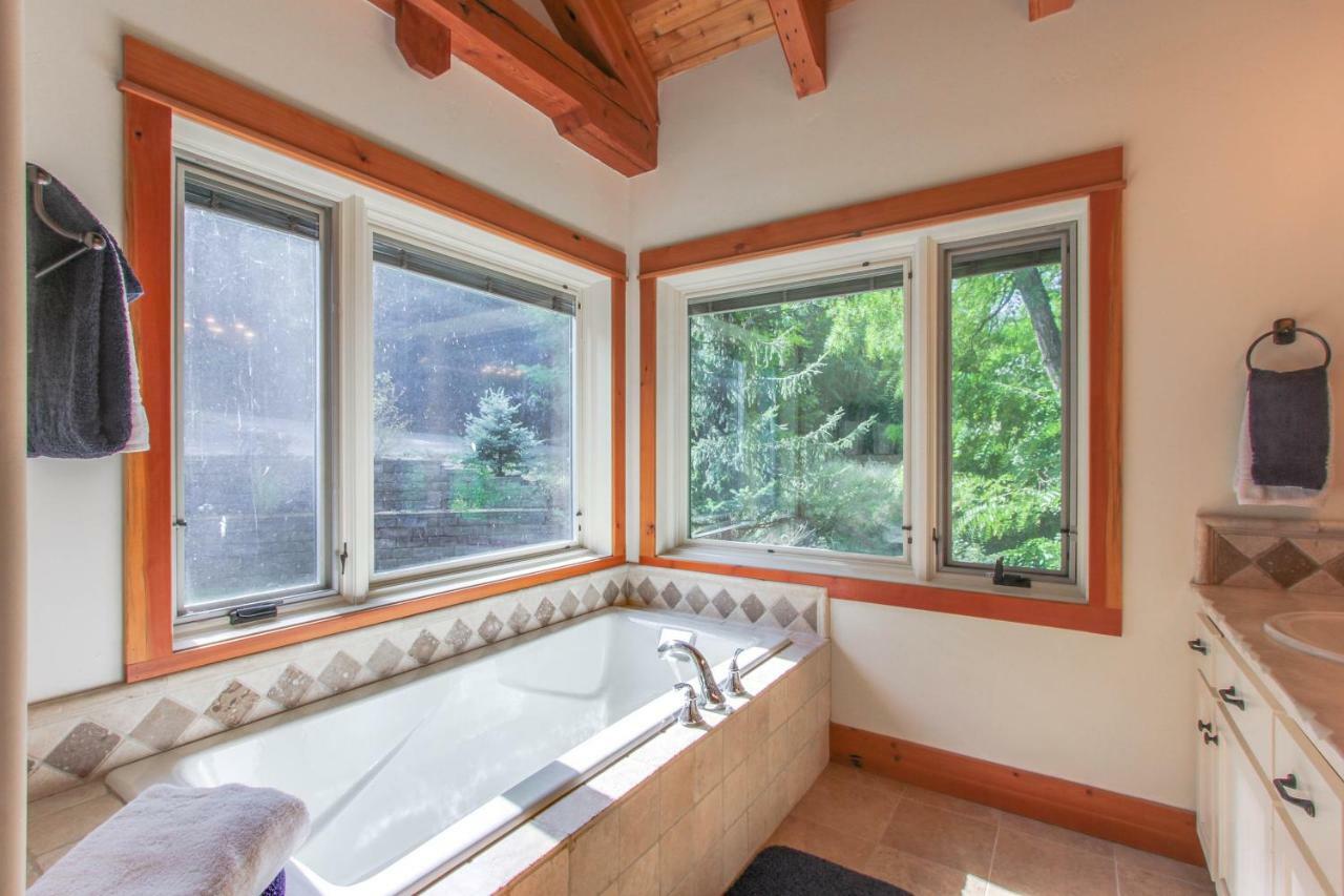 Bottle Bay Lakefront Lodge Sandpoint Buitenkant foto